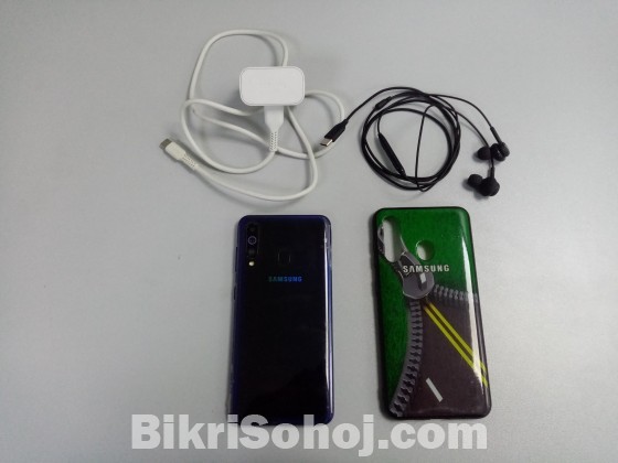 6 GB 128 GB Samsung M40